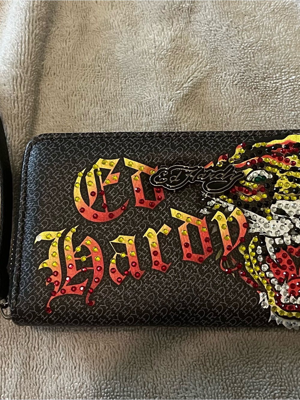 Ed Hardy Classic wallet with Red, Yellow and White Rhinestone Tiger Design - Picture 6 of 6